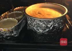 Illustration of how to make a cake using whipping cream 8