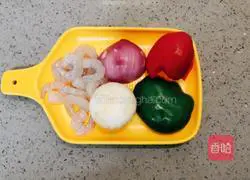 Illustration of how to make shrimp and mushroom pizza 1