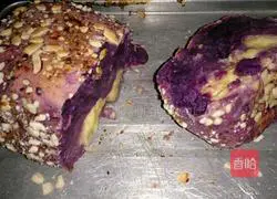 Illustration of how to make Haakon bread (banana, purple sweet potato puree and soft bread) 7