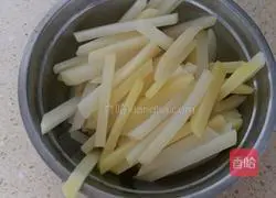 Illustration of how to make fried potato chips (French fries) 2