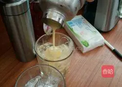 Illustration of how to make tipsy Indian milkshake 3