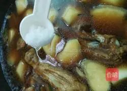Illustration of how to cook potato braised chicken legs 13