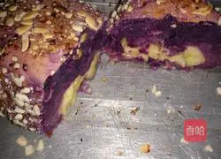 Illustration of how to make Haakon bread (banana, purple sweet potato puree and soft bread) 6