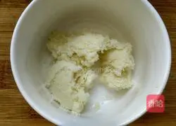 Illustration of how to make shrimp, beef and radish meatball soup 4