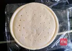 Illustration of how to make ham and corn pizza 1