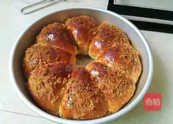 Illustration of how to make sweet bean, seaweed and meat floss bread 11