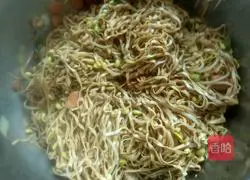 Illustration of making braised noodles 11