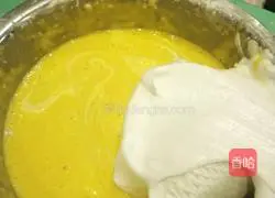 Illustration of how to make chiffon cake 9