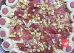 Illustration of how to make flower corn pizza 10