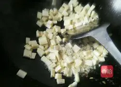 Illustration of how to make assorted fried diced pork 8