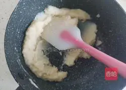 Illustration of how to make light cream caterpillar bread 12