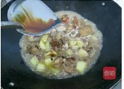 Illustration of how to braise chicken with potatoes 10