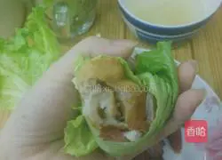 Illustration of how to make potato starch and dried beans wrapped in lettuce (Chaoshan snack) 9