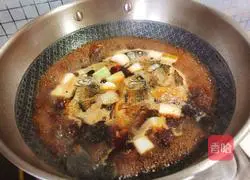 Illustration of how to cook crucian carp with green onions 5
