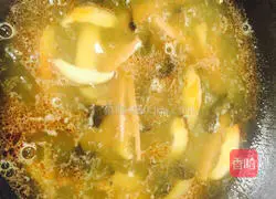  Illustration of how to make braised noodles with shrimps, ham, mushrooms and ham 8