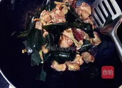 Illustration of how to make kelp braised chicken nuggets 5