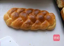 Illustration of how to make braided bread 4
