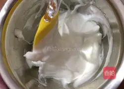 Illustration of how to make seaweed and meat floss cake rolls 3