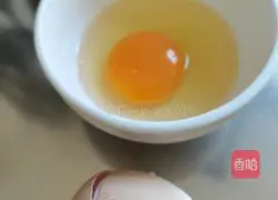 Illustration of how to make toasted beef sauce and egg bread 2