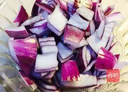 Illustration of how to make red stewed beef patties with pan-fried beef patties 7