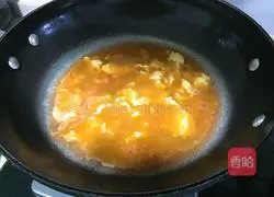 Illustration of how to make noodles with eggs 7
