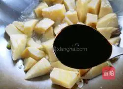 Illustration of braised spring bamboo shoots in oil 8