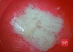 Illustration of how to make shrimp vermicelli wrapped in lettuce 2