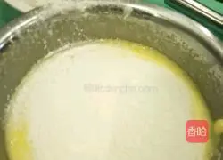 Illustration of how to make chiffon cake 7