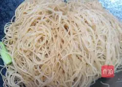 Illustration of how to make fried rice noodles with eggs 8