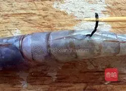 Illustration of how to make red wine drunken shrimps 2