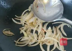 Illustration of making pizza with electric baking pan 5