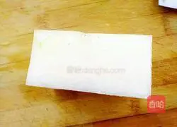 Illustration of how to make bacon and winter melon clips 2