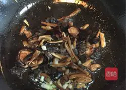 Illustration of how to make braised noodles 4