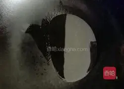 Illustration of how to make shredded pork with Beijing sauce 5