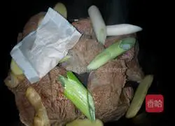 Illustration of how to make soy donkey meat 6