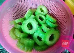 Stuffed Illustration of how to make bitter melon 3