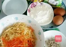 Illustration of how to make egg and potato shredded cake 2