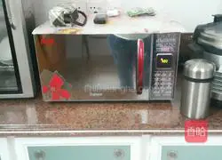 Illustration of making homemade bread crumbs 2