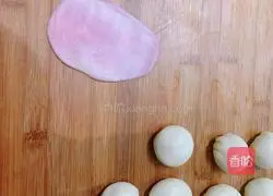 Illustration of how to make Sakura Crispy Pigment-free Dragon Fruit Version 4