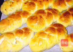 Illustration of how to make salty onion and sesame bread 6