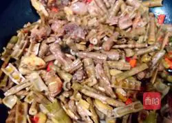 Illustration of how to cook duck with smoked bamboo shoots 11