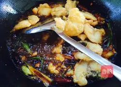 Illustration of how to make spicy fish in dry pot 18