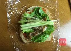 Illustration of how to make Korean barbecue sandwich rolls 6