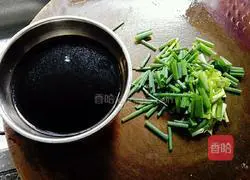 Illustration of how to make fried rice noodles with lettuce 3