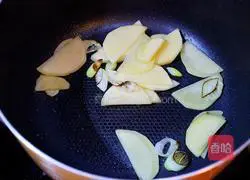 Illustration of how to make kimchi chili sauce soup 3