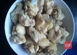 Illustration of how to make braised chicken and rice 1