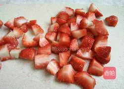 Illustration of how to make strawberry cake box 17