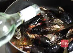 Illustration of how to cook mussels in French white wine 5