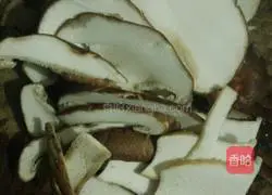 Illustration of how to stir-fry mushrooms and seaweed 2