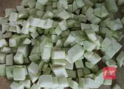 Illustration of how to make eggplant braised noodles 2